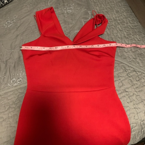 Asos Off-Shoulder Red Midi Dress with Sleek Silhouette - Picture 5 of 7